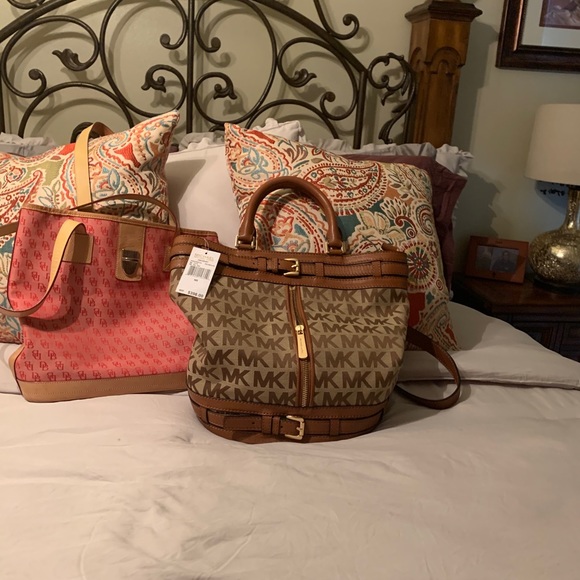 Designer Purse - Picture 2 of 2